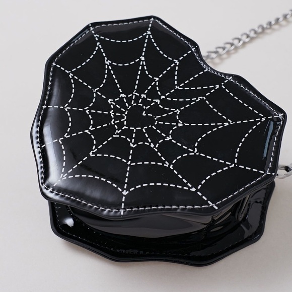 N - SPIDER WEB PRINT HEART CROSSBODY BAG IN BLACK - Picture 2 of 5